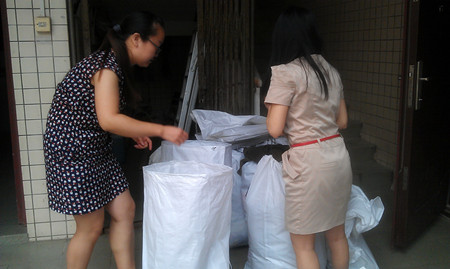 广州现代医院响应社会捐赠工作站赠衣物